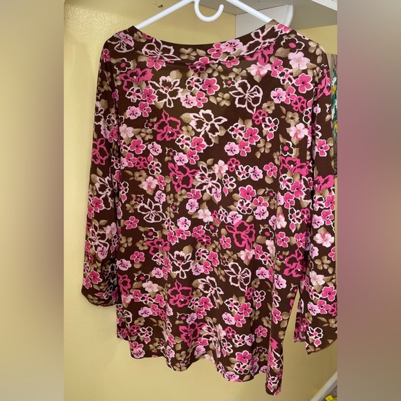 Lane Bryant Women’s Size 18/20 Brown Pink white top with tie at front neckline - Picture 4 of 9